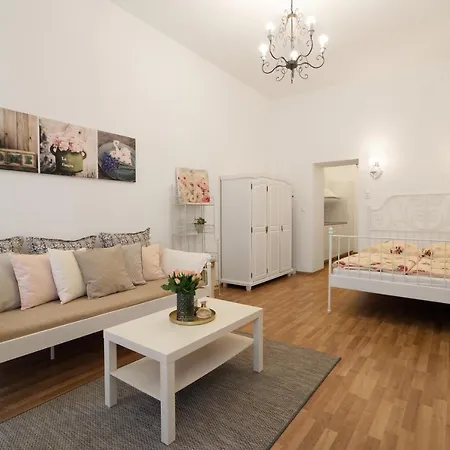A La Champagne Apartment Prague